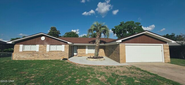 Primary Photo - 619 Old Forest Way Rd