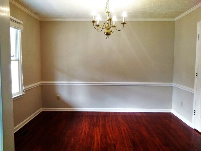 Building Photo - UPDATED & SPACIOUS 3 Bedroom 2 Bathroom home close to SHOPPING & FT BRAGG!!