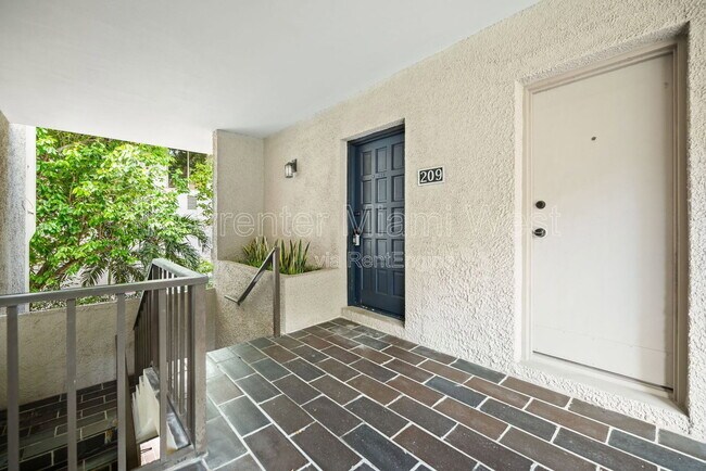 Building Photo - 2666 Tigertail Ave
