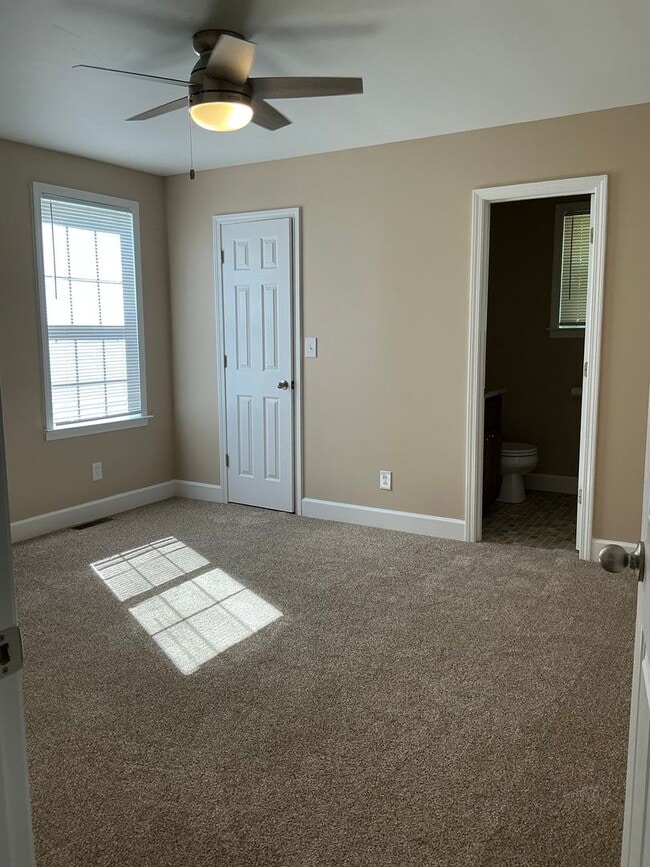 Building Photo - 824 Buckhorn Dr