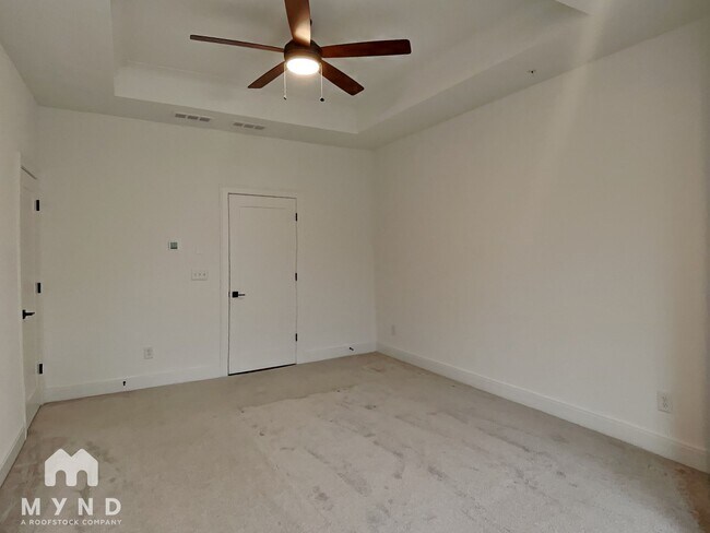 Building Photo - 828 S Columbia Dr