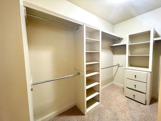 Building Photo - 3 Bed 2 Bath for Rent in Farmington Statio...