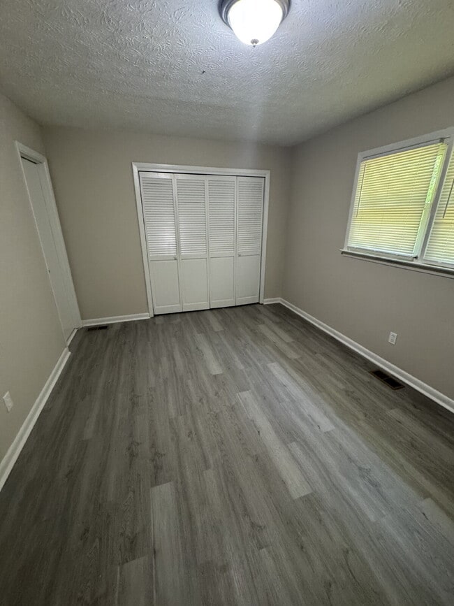 Building Photo - "Charming 3-Bed Oasis with 2 Full Baths on Brookview Drive – Your Perfect Talladega Retreat!"