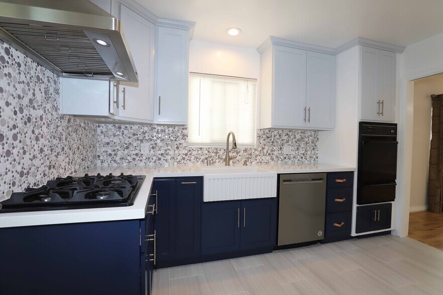 Building Photo - 1025 S Sherbourne Dr