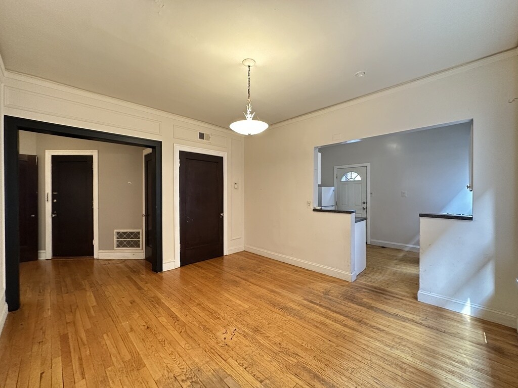 Building Photo - 1312 Oak Ave