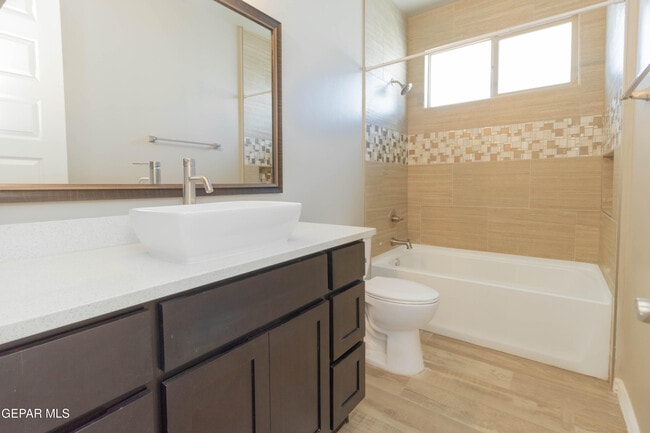 Building Photo - 864 Lemington St