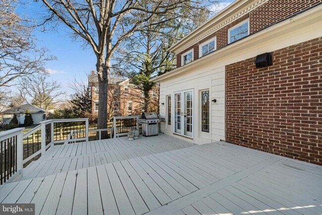 Building Photo - 311 W Main St