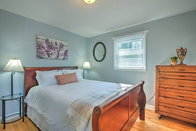 Building Photo - 201 Springdale Rd