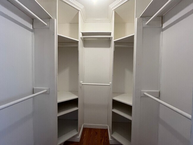 Building Photo - 3309 Mahan Dr