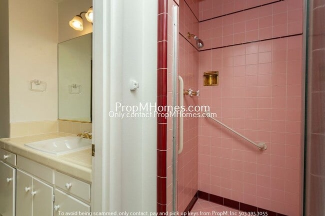 Building Photo - Spacious Mid-Century Three Bedroom Home In Woodstock!