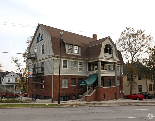 Primary Photo - 712 Washtenaw Ave