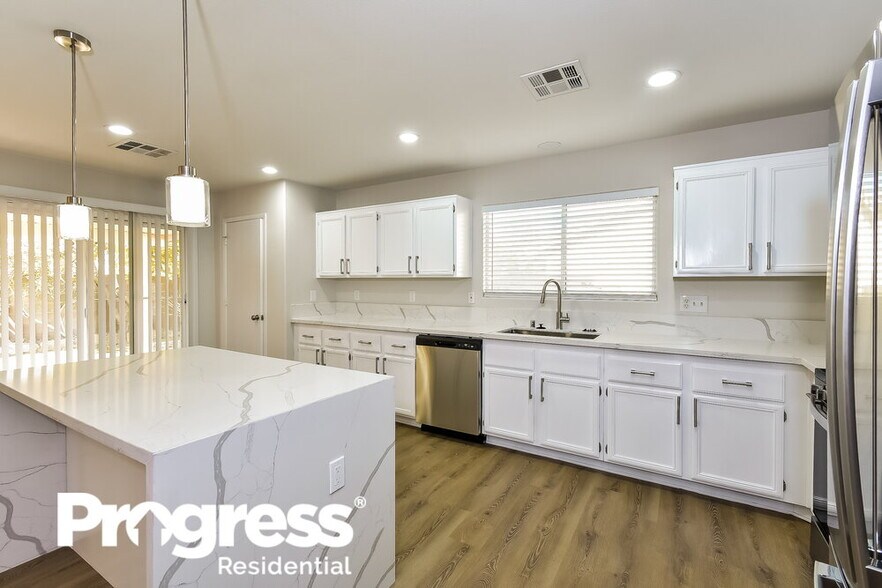 Building Photo - 785 Beach Park St