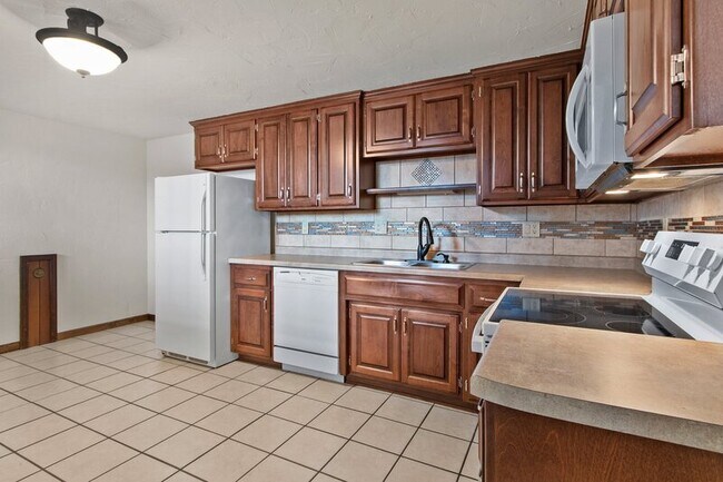 Building Photo - 2344 Canter Ln