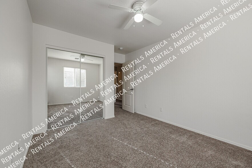 Building Photo - 10146 E Isleta Ave