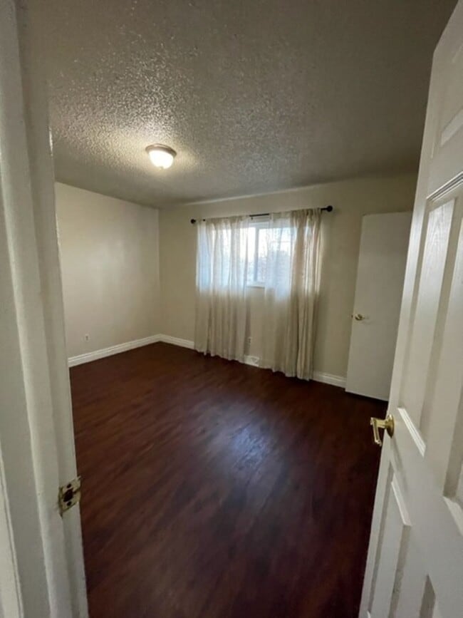 Building Photo - Redlands 3 bed 1.5 bath with yard