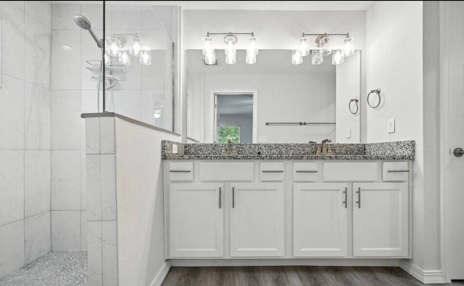 Building Photo - 4 Karat Path