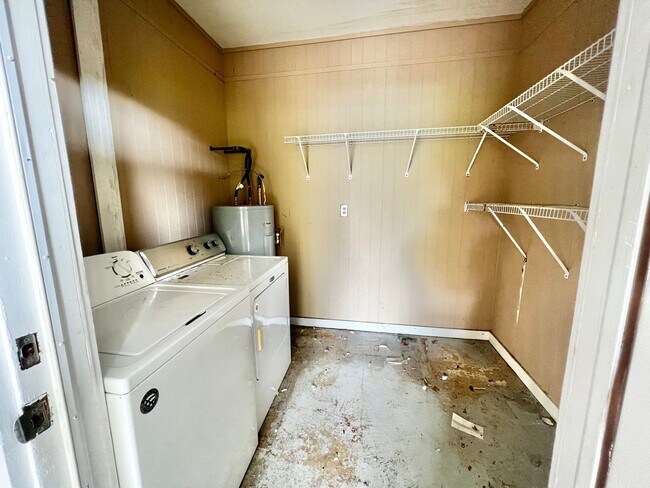 Building Photo - 107 Woodland Cir