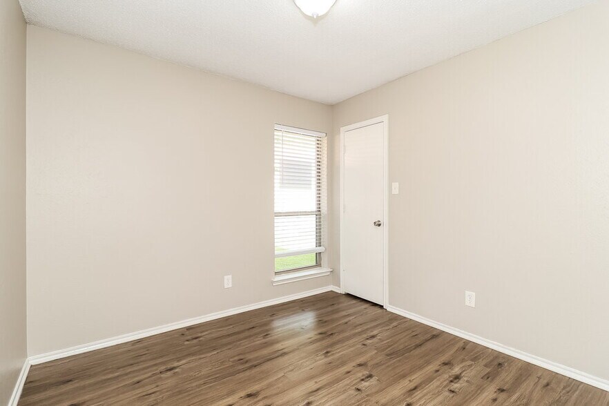 Building Photo - 2618 Butterfield Dr