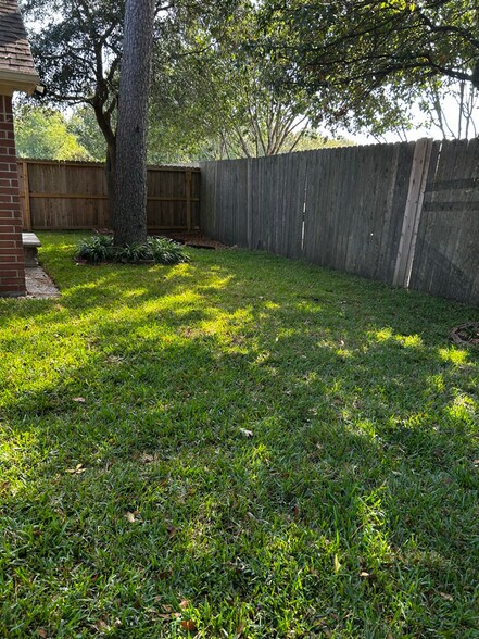 Building Photo - 21725 York Timbers Dr