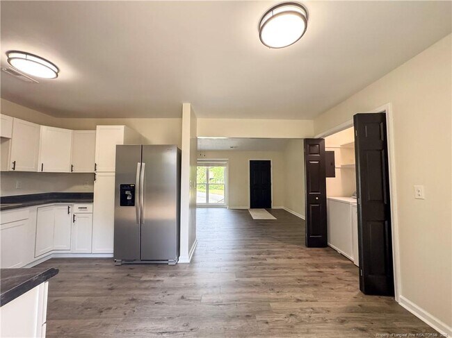 Building Photo - 533 Coronation Dr