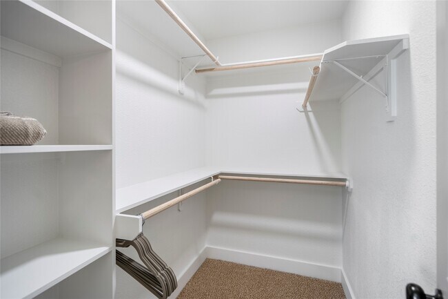 Building Photo - 5614 Oakhaven Ln