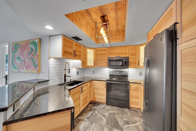 Building Photo - 2021 SE 10th Ave