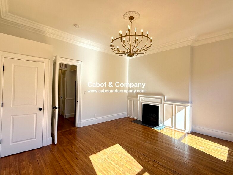 Building Photo - 229 Beacon St