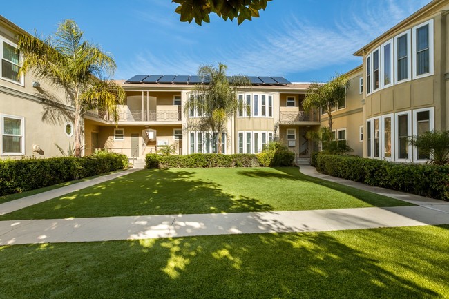 Exterior - Baldwin Manor and Windsor Manor Apartments