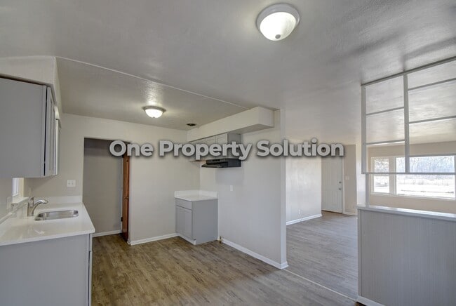 Building Photo - 4240 E 13th Ave