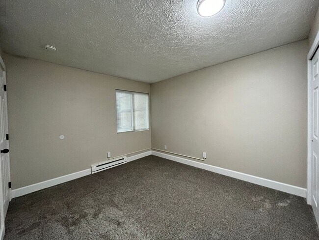 Building Photo - Contemporary 2 Bedroom / 1 Bath in Charmin...