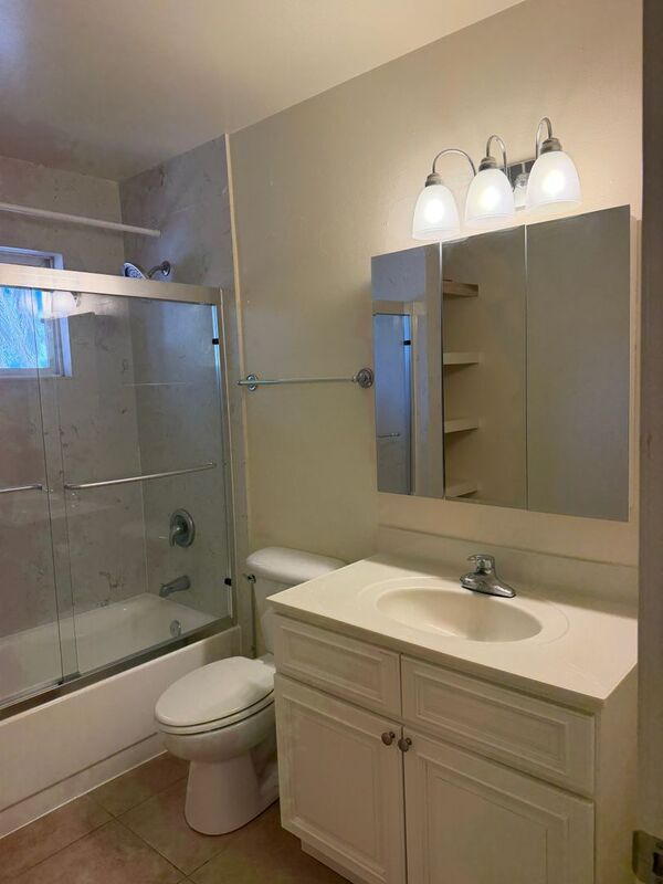 Building Photo - 2714 San Fernando Way