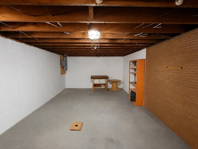 Building Photo - 614 Irving Ave