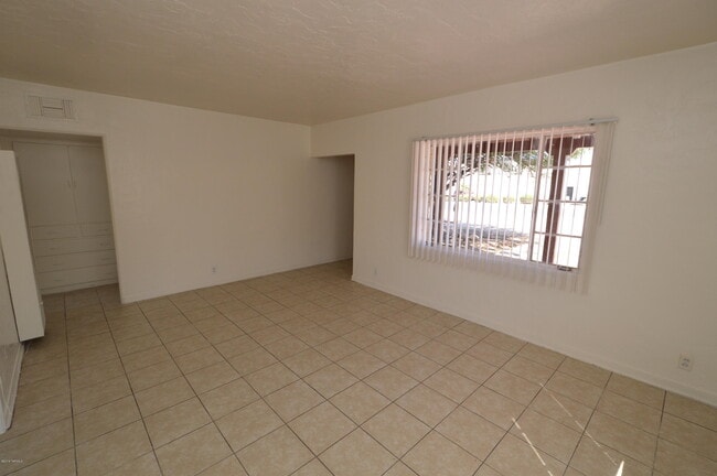 Building Photo - 2425 N Los Altos Ave
