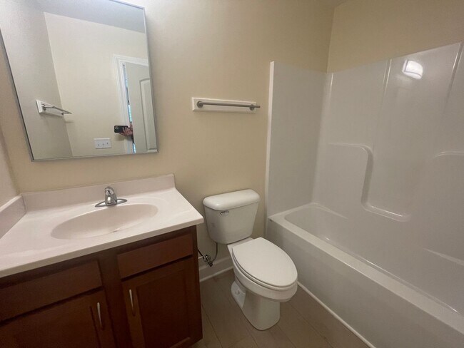 Building Photo - 300 Mockingbird Ln