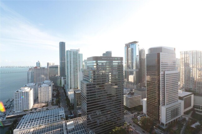Building Photo - 495 Brickell Ave