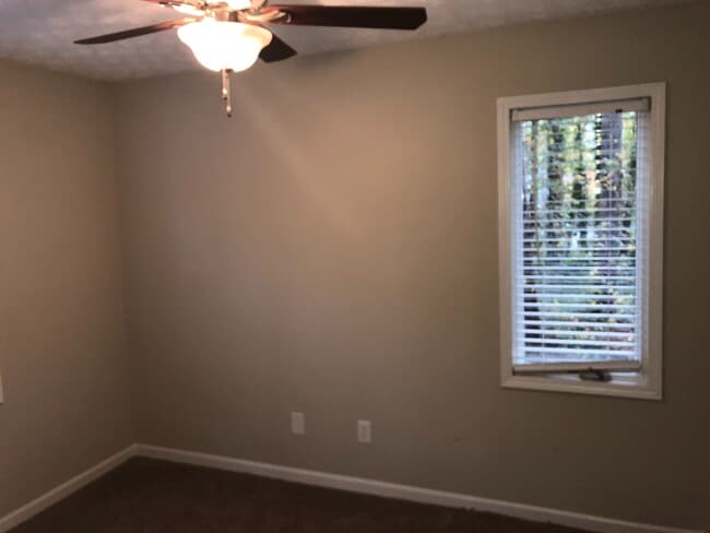 Building Photo - 3/2 Ranch w/ Large 2 Car Garage and Fenced in Backyard on Private Cul-De-Sac!