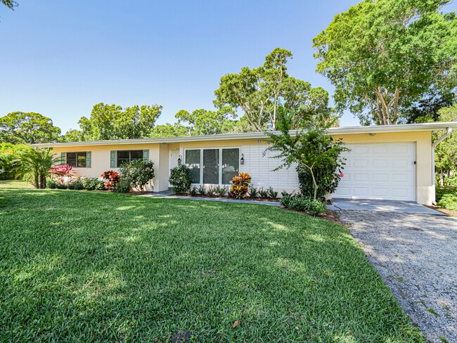 Building Photo - 855 28th Ave