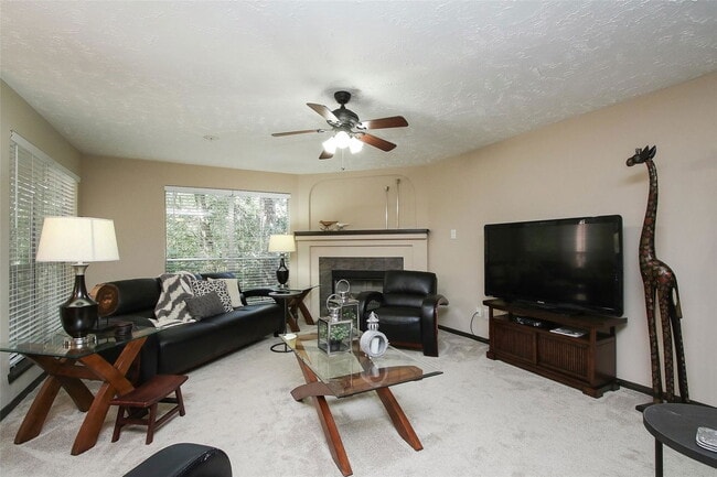 Building Photo - 8051 Bay Branch Dr
