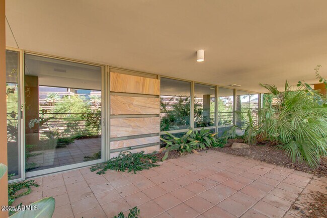 Building Photo - 7161 E Rancho Vista Dr