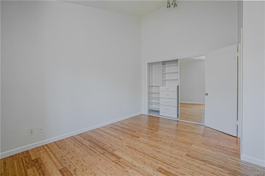 Building Photo - 2522 Voorhees Ave