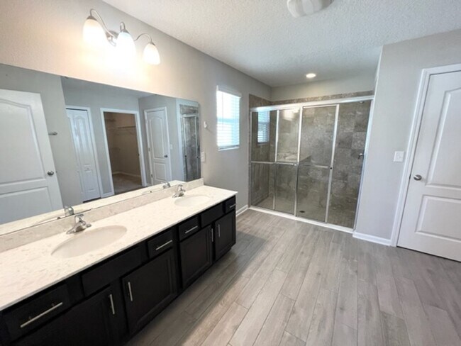 Building Photo - Introducing this stunning 4-bedroom, 2-bat...