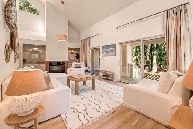 Building Photo - 2415 The Haul Over