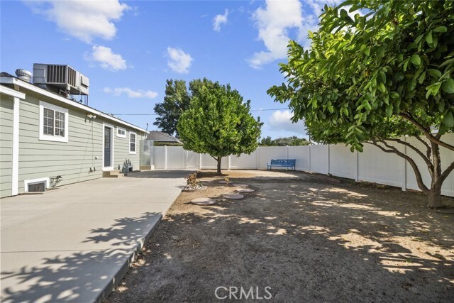 Building Photo - 8440 Oakdale Ave