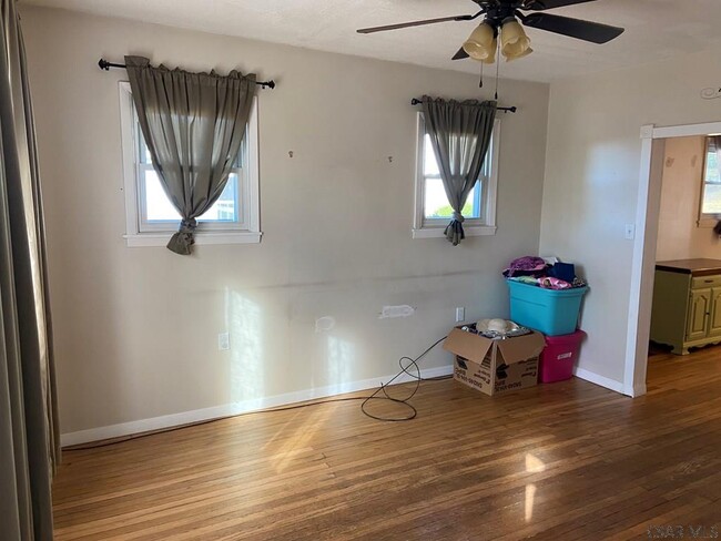 Building Photo - 129 Hawthorne St