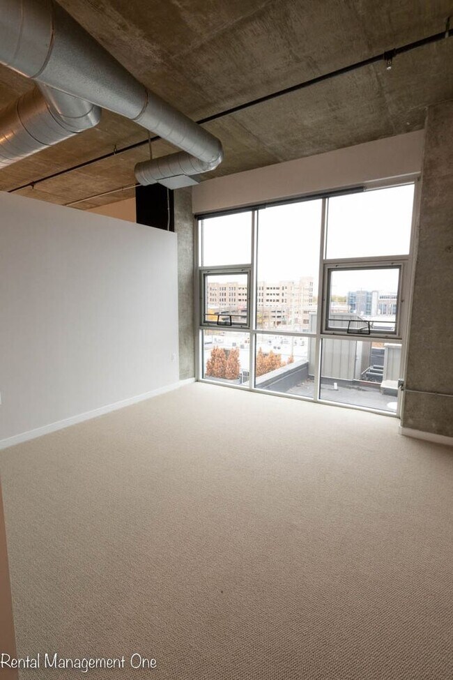 Building Photo - Downtown ROYAL OAK LIVING - 2 bed/2 bath - A CORNER WITH A VIEW!