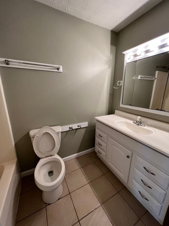 Building Photo - 1755-1757 Cedar Shoals Dr