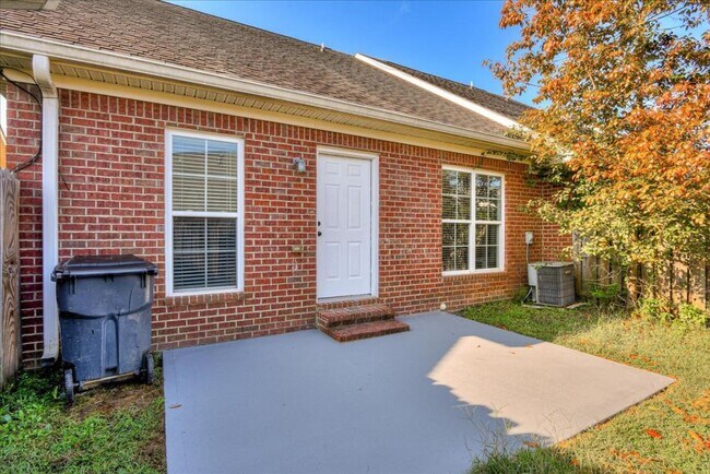 Building Photo - 140 Grove Landing Ct