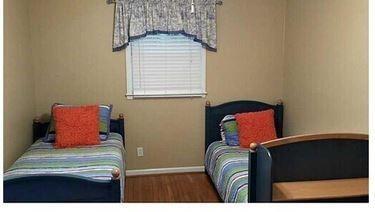 Building Photo - 1493 Chateau Dr