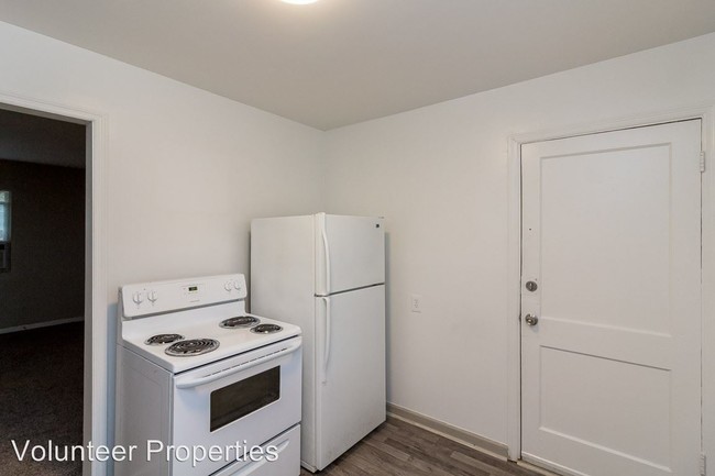 Building Photo - 3301 Pinewood Ave