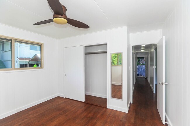 Building Photo - 1520-BK